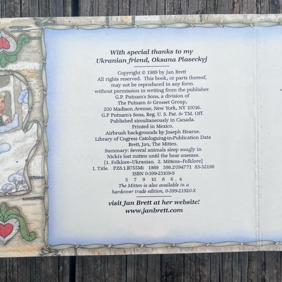 ‘THE MITTEN’ VINTAGE UKRANIAN STORY BOARD BOOK BY JAN BRETT - Picture 3 of 10